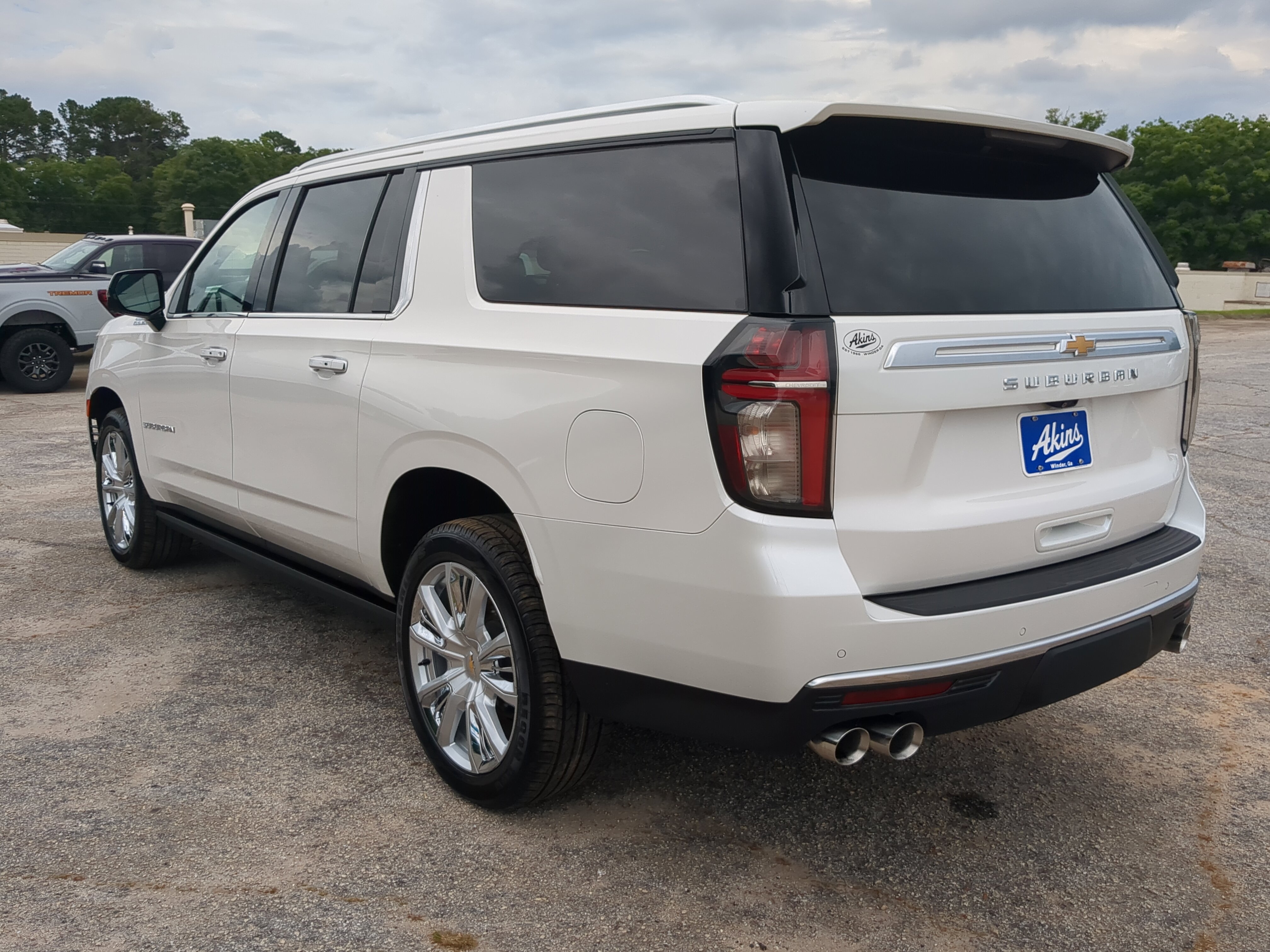 Used 2021 Chevrolet Suburban High Country w/ Premium Package RWD image 5