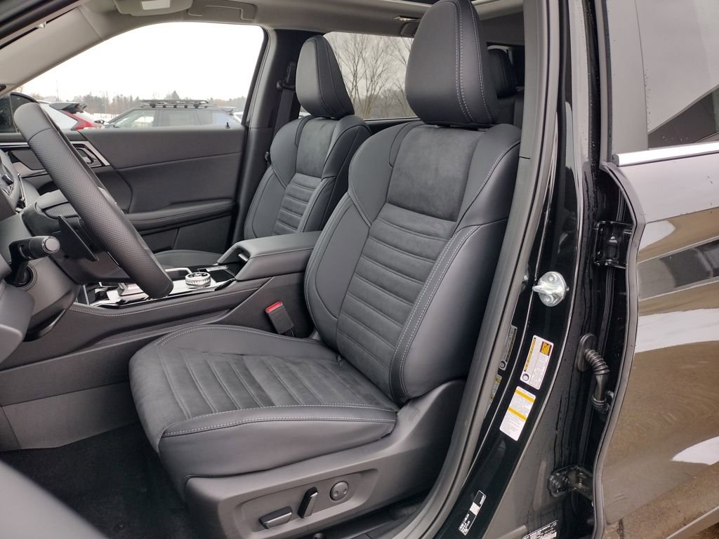 New 2026 Mitsubishi Outlander SE image 8