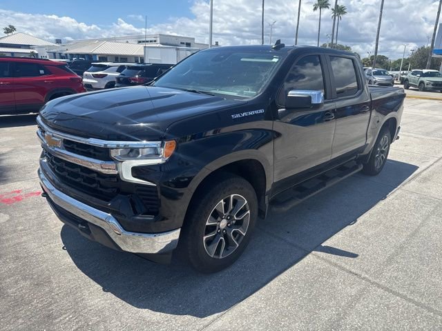 Used 2022 Chevrolet Silverado 1500 LT AWD/4WD image 3