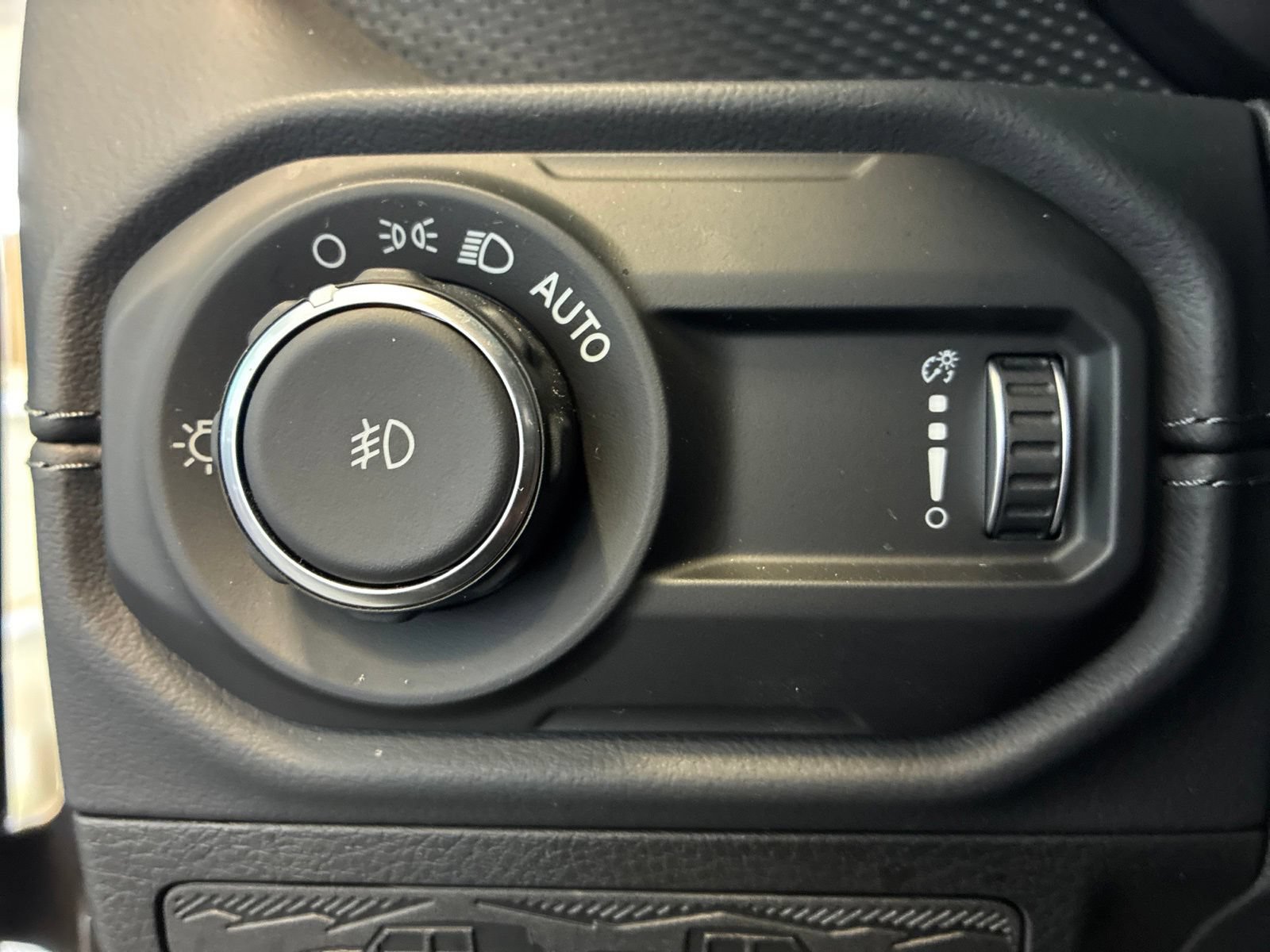 Used 2026 Jeep Wrangler Unlimited Rubicon AWD/4WD image 15