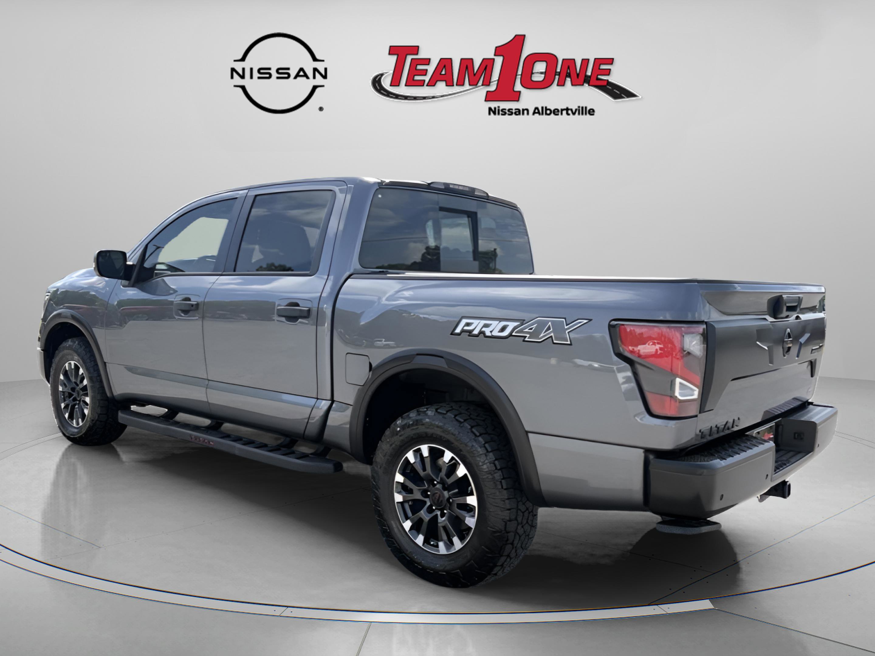 Used 2021 Nissan Titan PRO-4X w/ Pro-4x Convenience Package AWD/4WD image 6