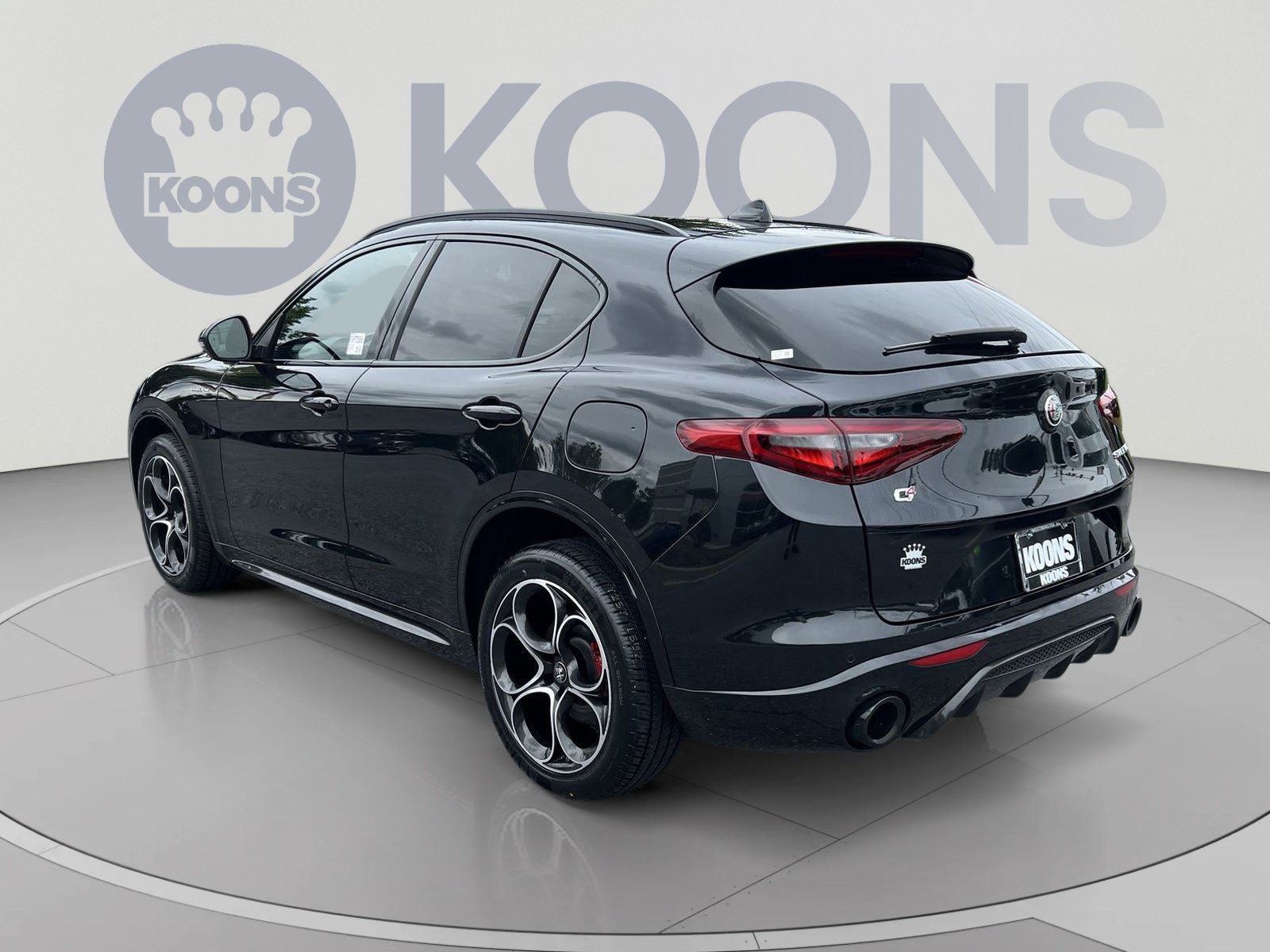Used 2023 Alfa Romeo Stelvio Veloce AWD/4WD image 4
