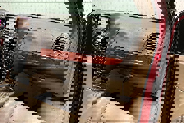 Used 2012 Chrysler Town & Country Limited w/ Luxury Group image 16