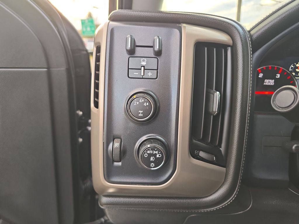 Used 2015 GMC Sierra 2500 Denali w/ Duramax Plus Package image 17