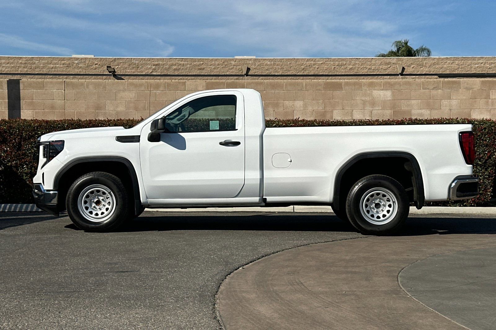 Used 2023 GMC Sierra 1500 Pro w/ Convenience Package image 7