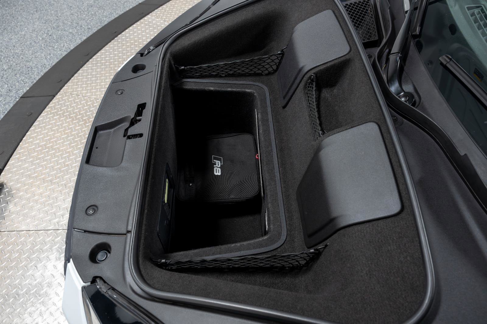 Used 2017 Audi R8 V10 plus w/ Full Leather Package image 61