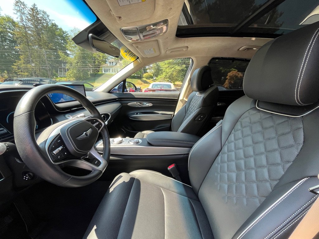 Used 2024 Genesis Electrified GV70 w/ Prestige Package image 18