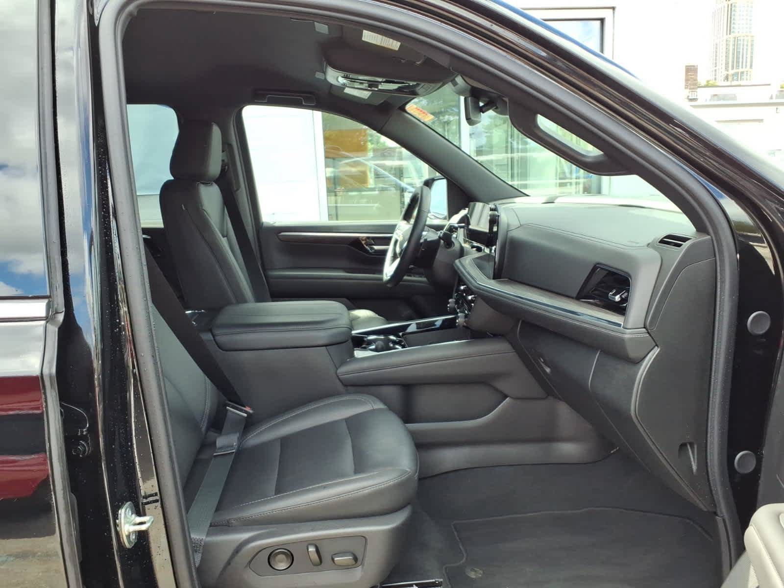 Used 2026 Chevrolet Suburban LT w/ Comfort Package AWD/4WD image 19