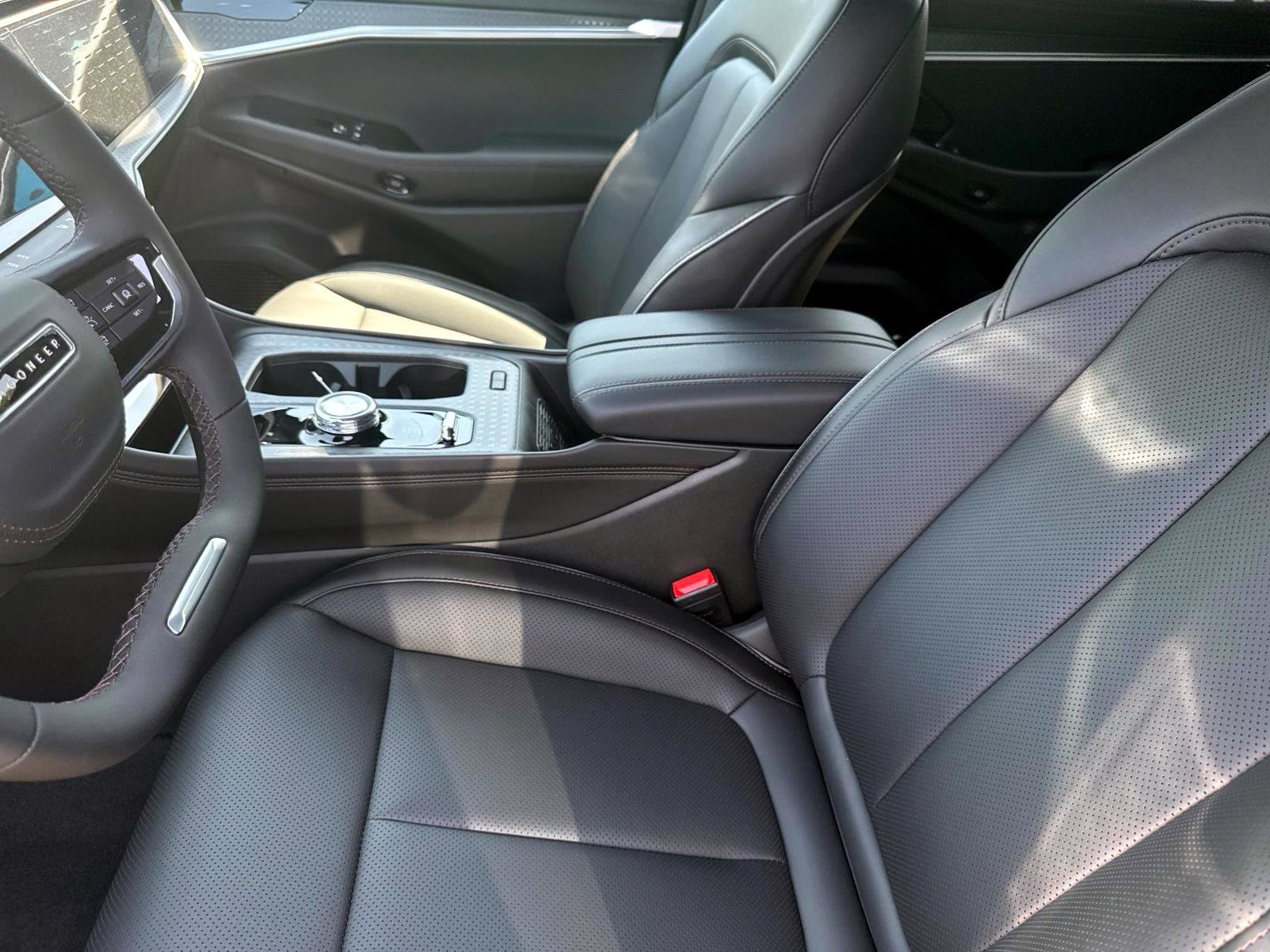 New 2025 Jeep Wagoneer S Limited image 10