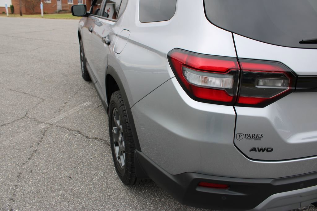 Used 2025 Honda Pilot TrailSport image 46