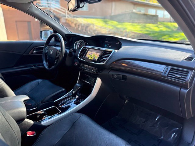 Used 2017 Honda Accord EX-L image 16