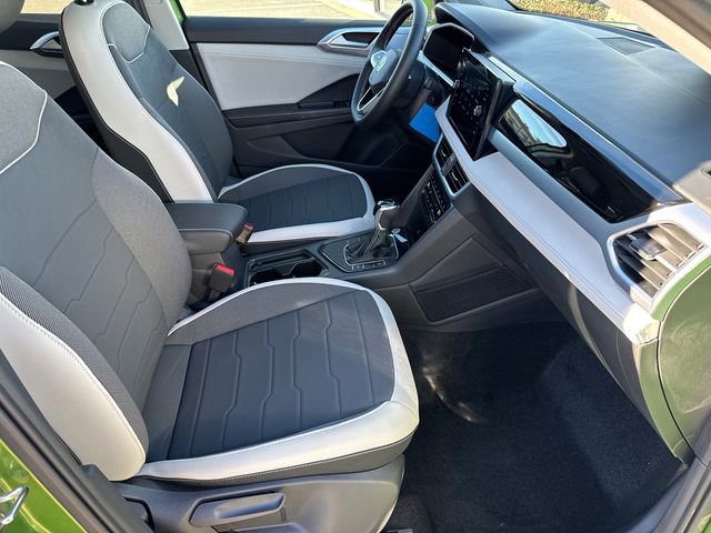 New 2025 Volkswagen Taos SE image 18