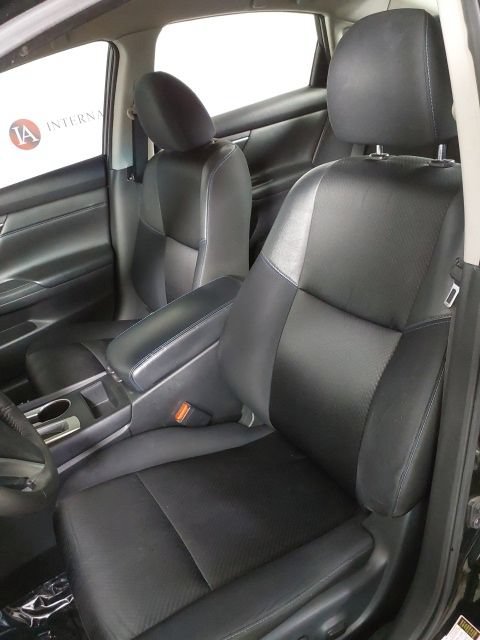 Used 2017 Nissan Altima 2.5 SR w/ Midnight Edition Package FWD image 13