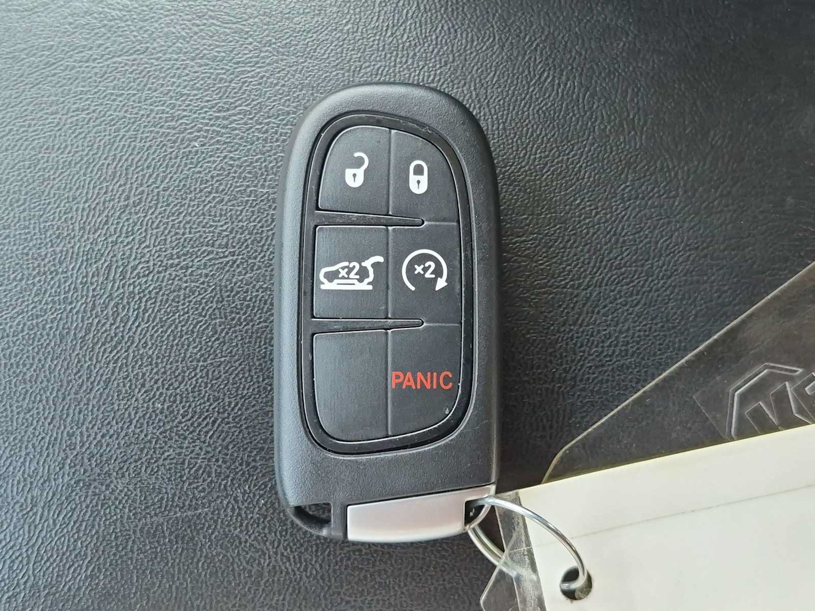 Used 2019 Jeep Cherokee Latitude Plus w/ Comfort/Convenience Group AWD/4WD image 30