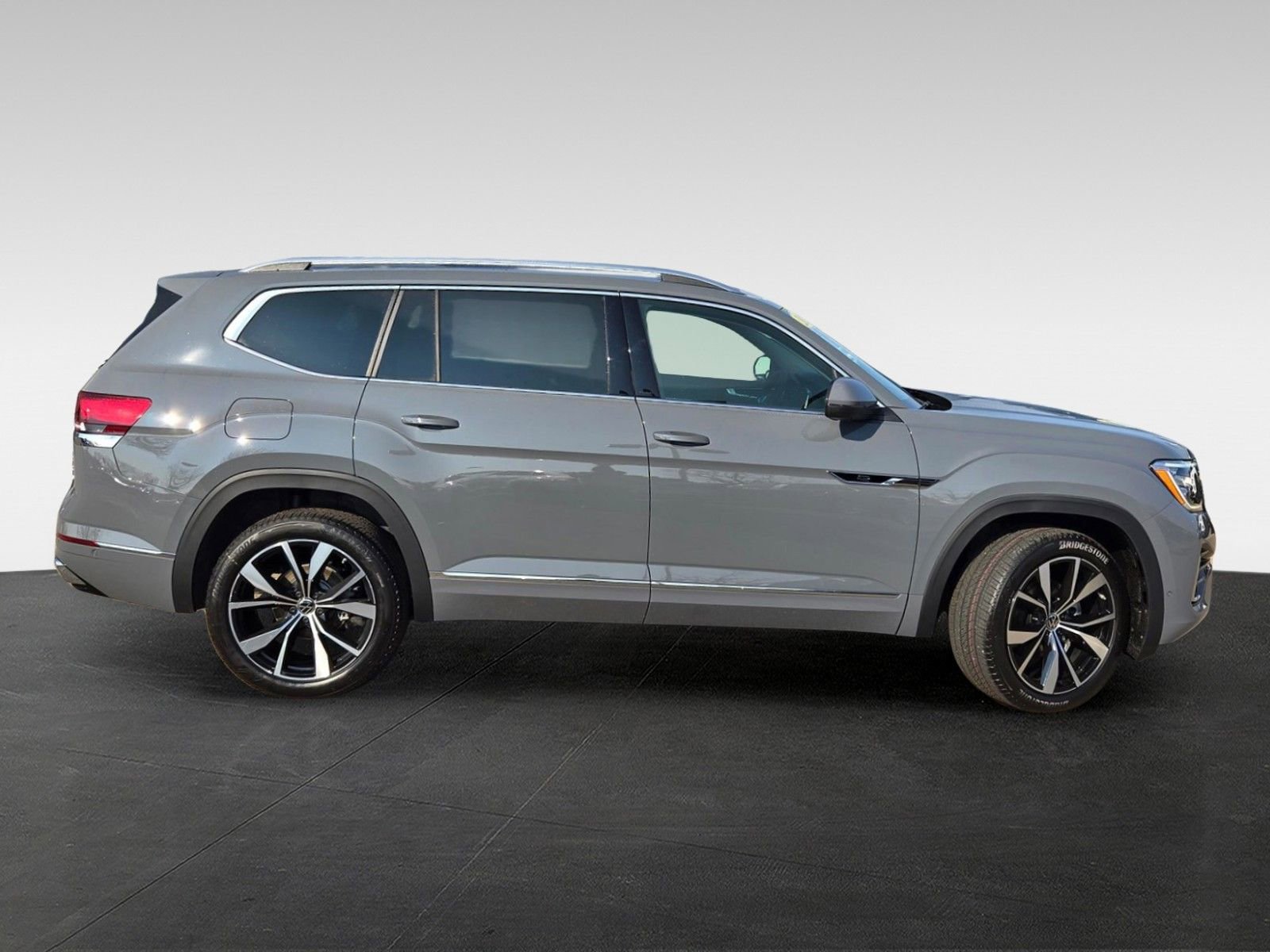 New 2026 Volkswagen Atlas SEL Premium R-Line image 3