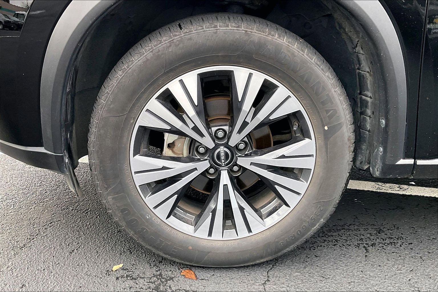 Used 2023 Nissan Rogue SV image 9