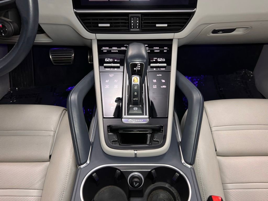 Used 2022 Porsche Cayenne Turbo image 13