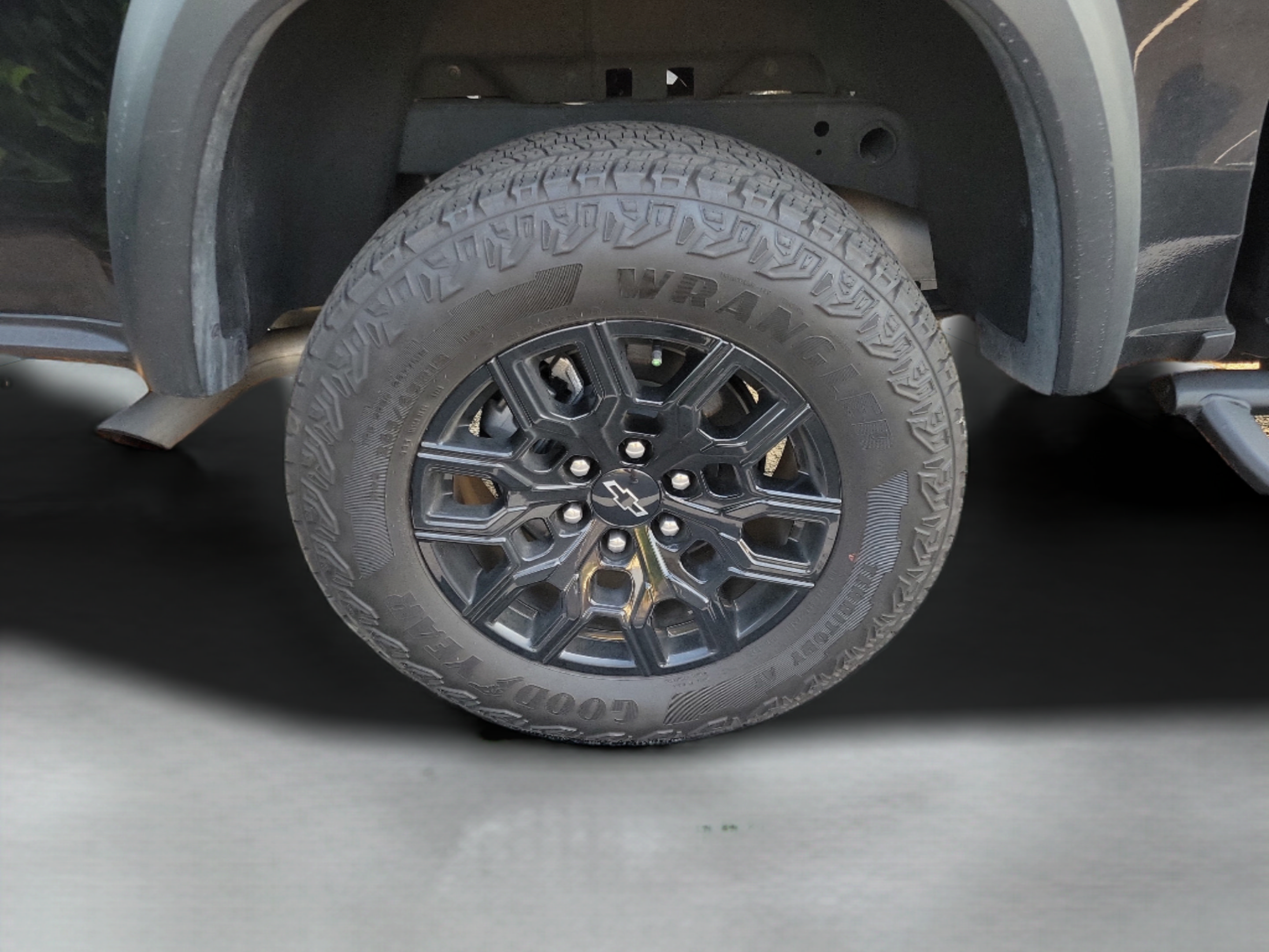 Used 2024 Chevrolet Colorado Trail Boss w/ Advanced Trailering Package AWD/4WD image 18