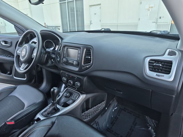 Used 2018 Jeep Compass Latitude AWD/4WD image 22