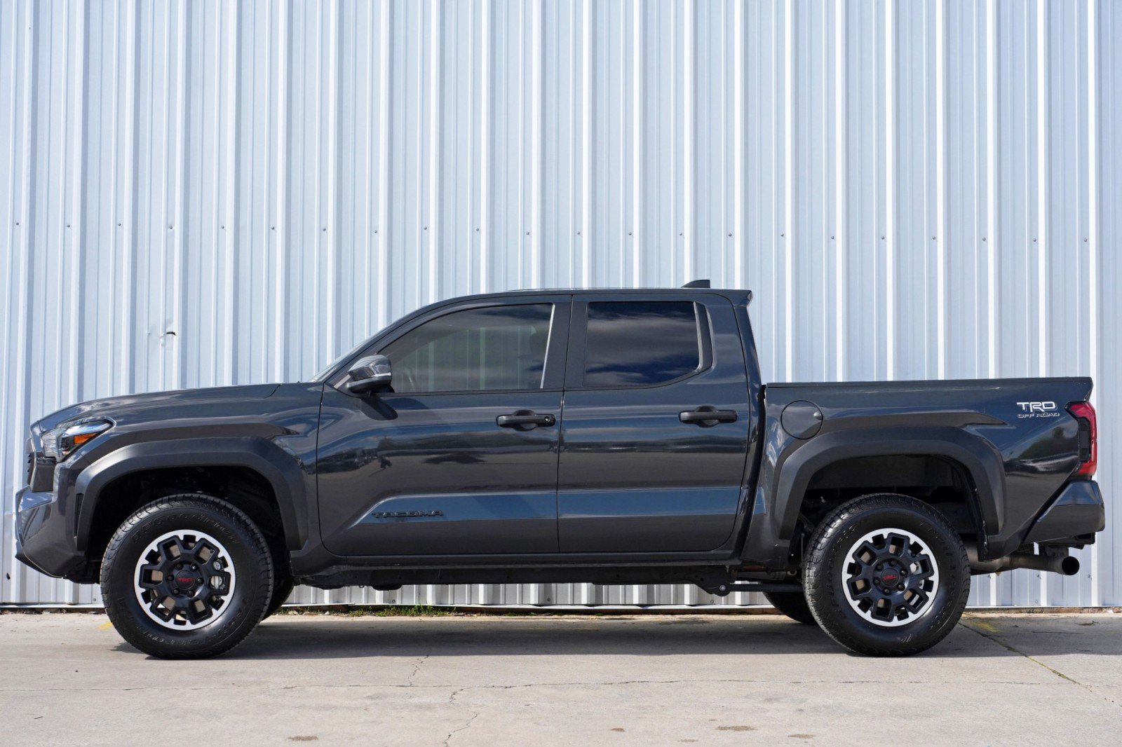 Used 2024 Toyota Tacoma TRD Off-Road w/ TRD Off Road Upgrade Package AWD/4WD image 9