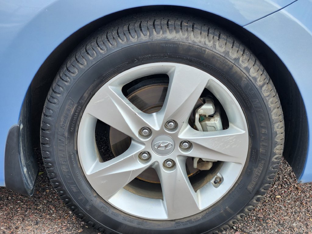 Used 2013 Hyundai Elantra GLS w/ Preferred Pkg FWD image 30
