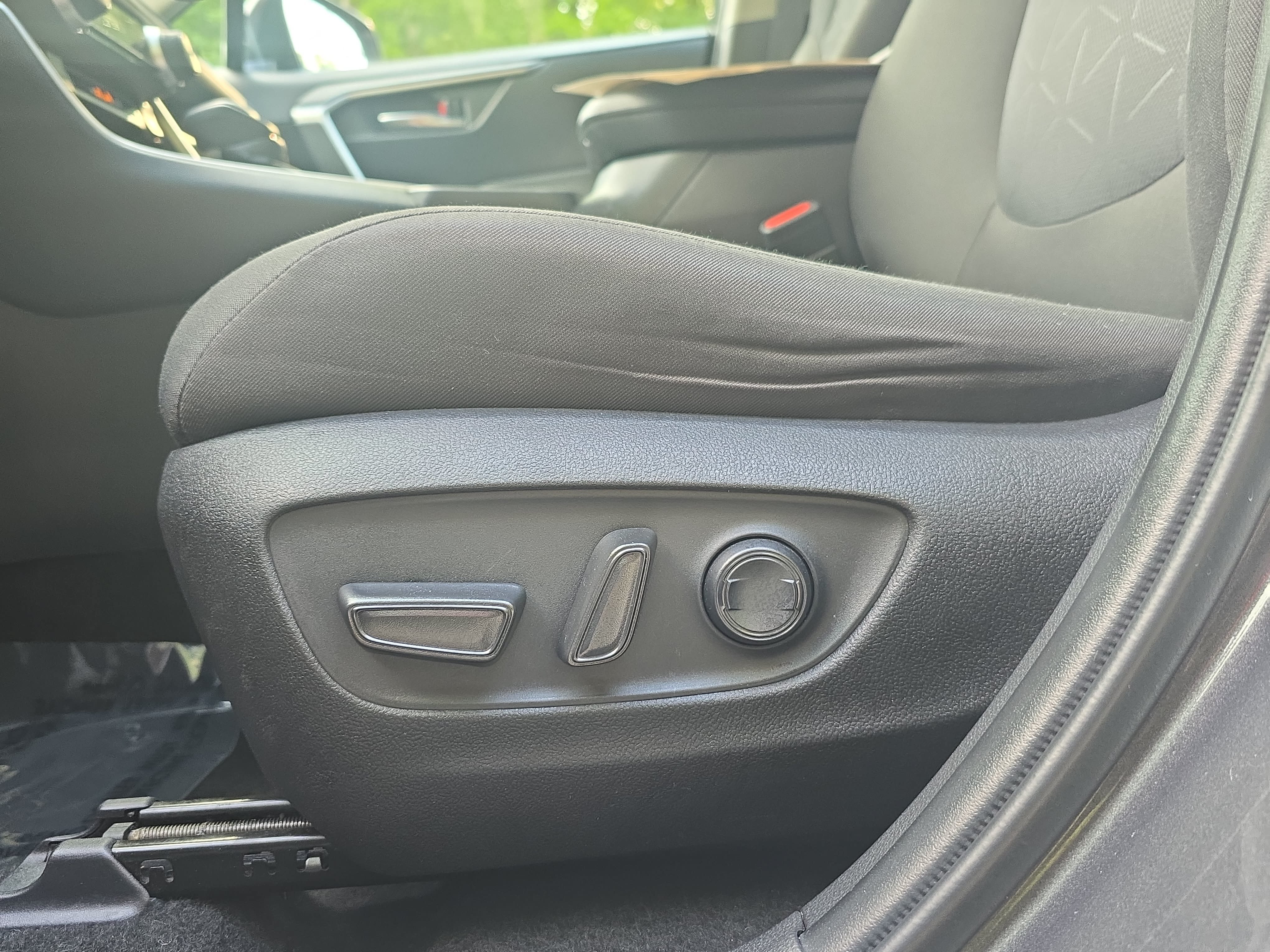 Used 2024 Toyota RAV4 XLE AWD/4WD image 26