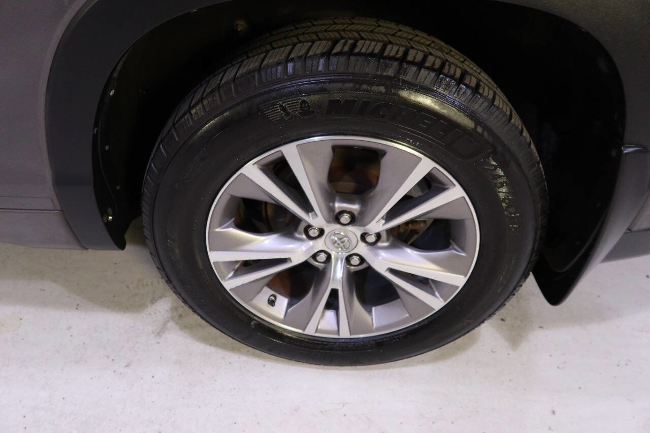 Used 2014 Toyota Highlander Plus AWD/4WD image 38