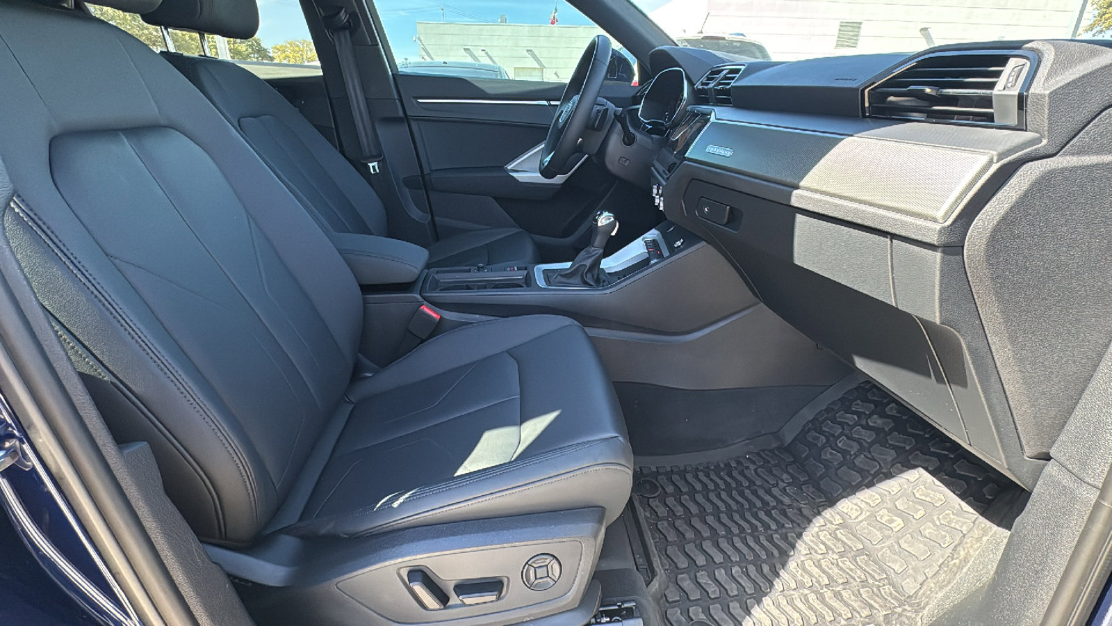 Used 2025 Audi Q3 2.0T Premium Plus w/ Premium Plus Package image 28