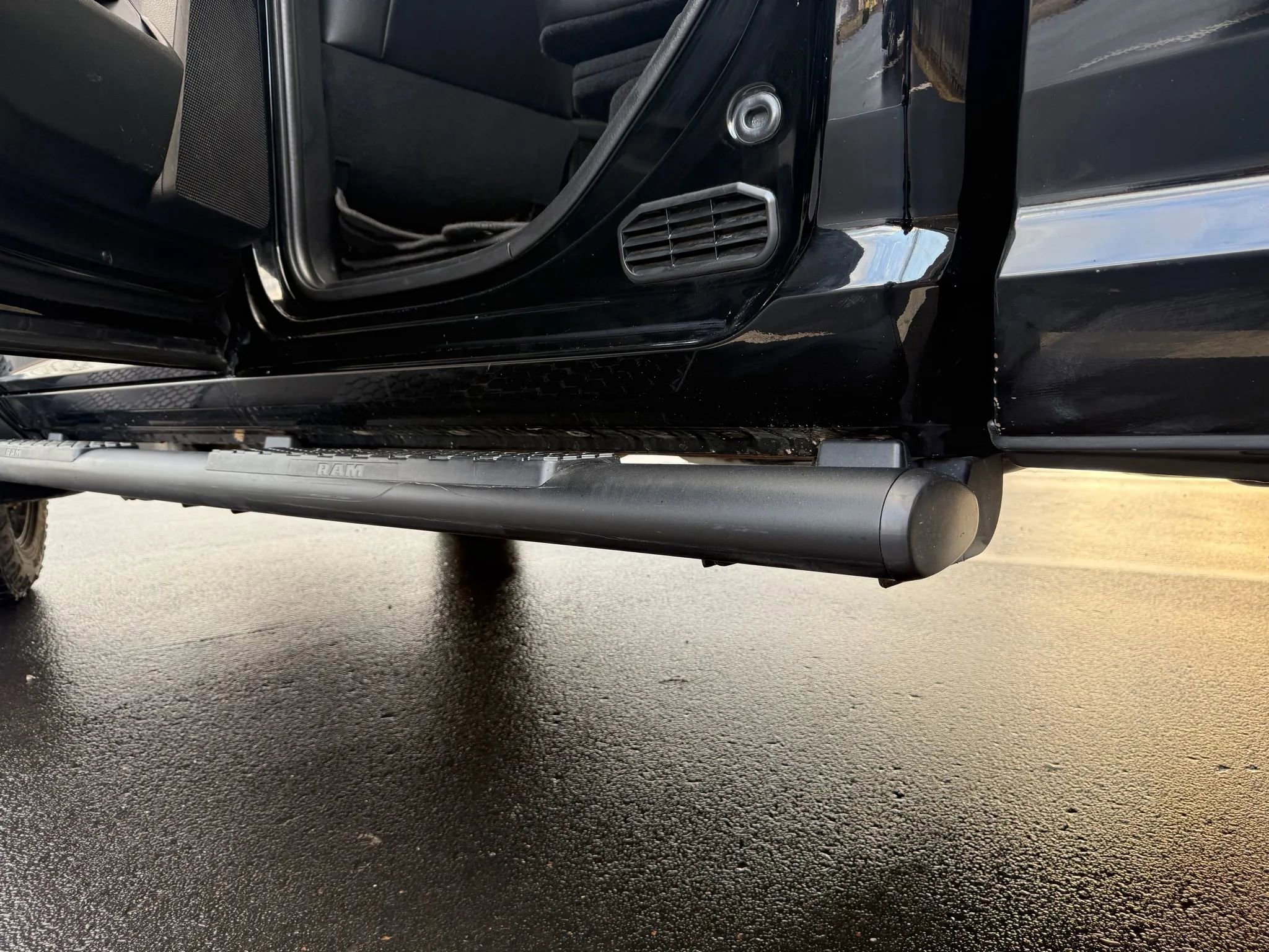 Used 2015 RAM 2500 Laramie w/ Black Appearance Group AWD/4WD image 9