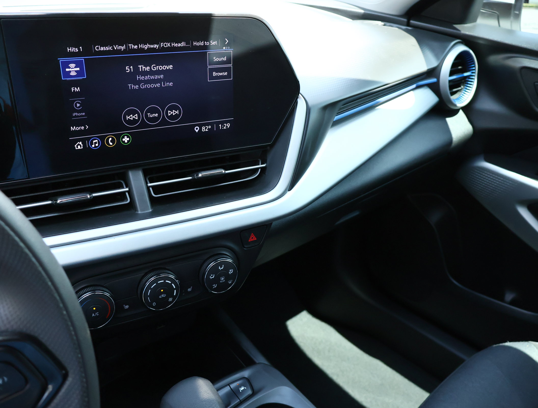 Used 2025 Chevrolet Trax LS w/ LS Convenience Package FWD image 15