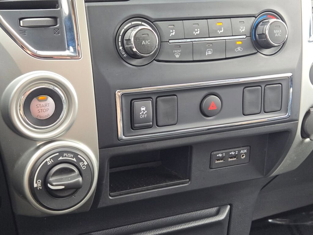 Used 2019 Nissan Titan SV image 23