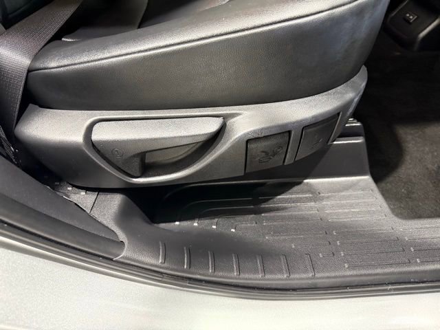 Used 2025 Toyota Highlander Platinum image 25