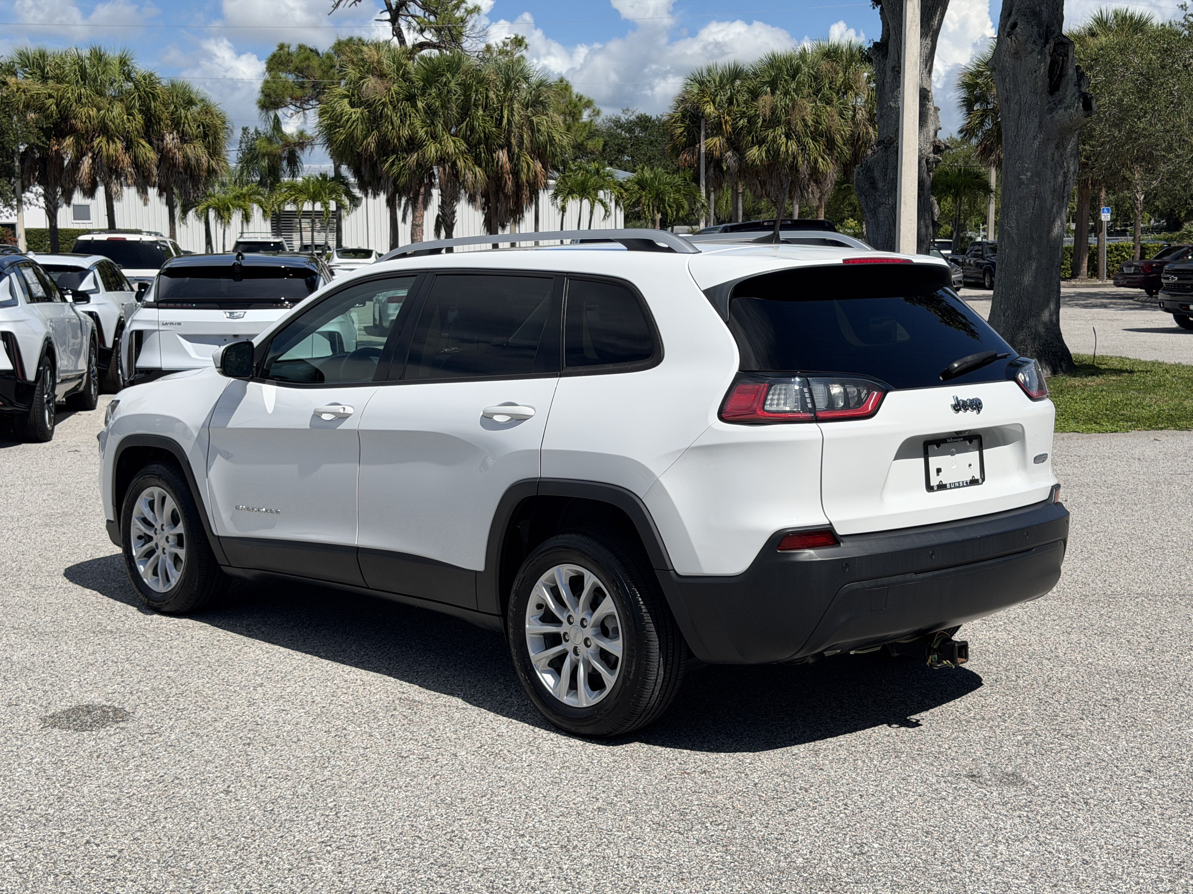 Used 2020 Jeep Cherokee Latitude FWD image 5