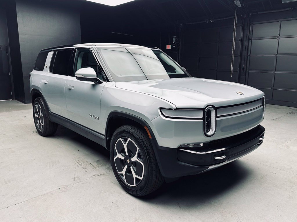 Used 2024 Rivian R1S Adventure Dual AWD/4WD image 10