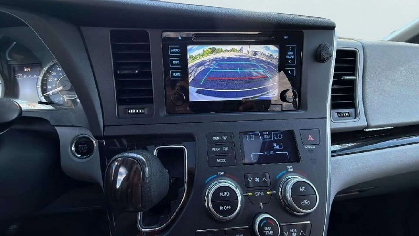 Used 2015 Toyota Sienna XLE image 14