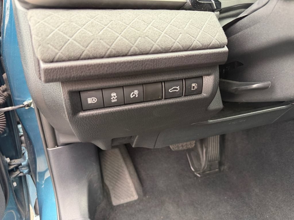 Used 2025 Toyota Camry XLE FWD image 19