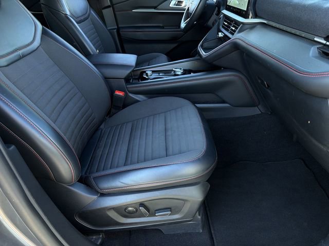 Used 2025 Ford Explorer ST-Line w/ ST-Line Street Pack AWD/4WD image 34