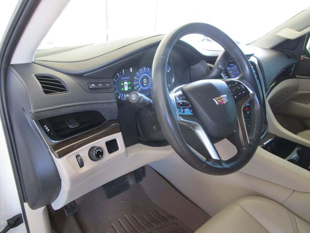 Used 2020 Cadillac Escalade Luxury image 25