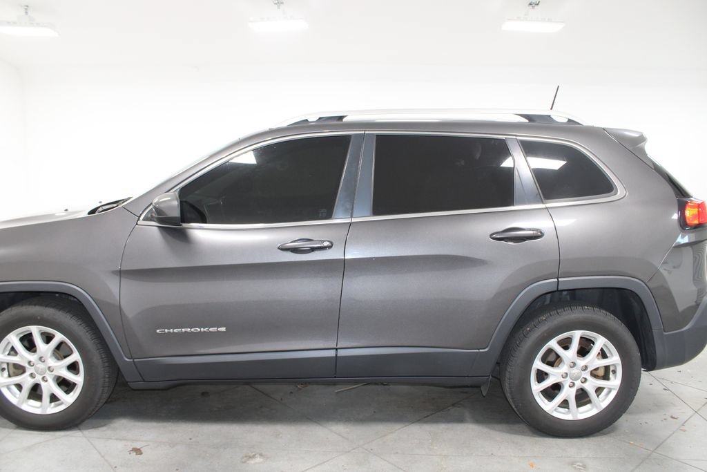 Used 2018 Jeep Cherokee Latitude Plus FWD image 6