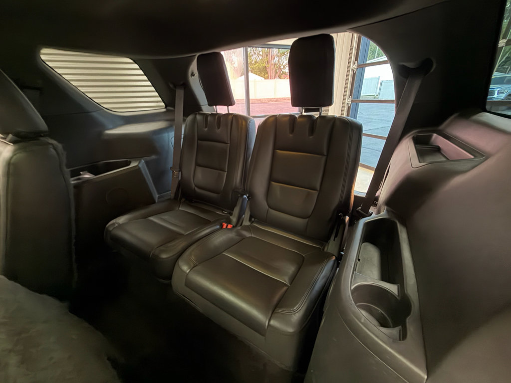 Used 2015 Ford Explorer XLT w/ Equipment Group 202A AWD/4WD image 7