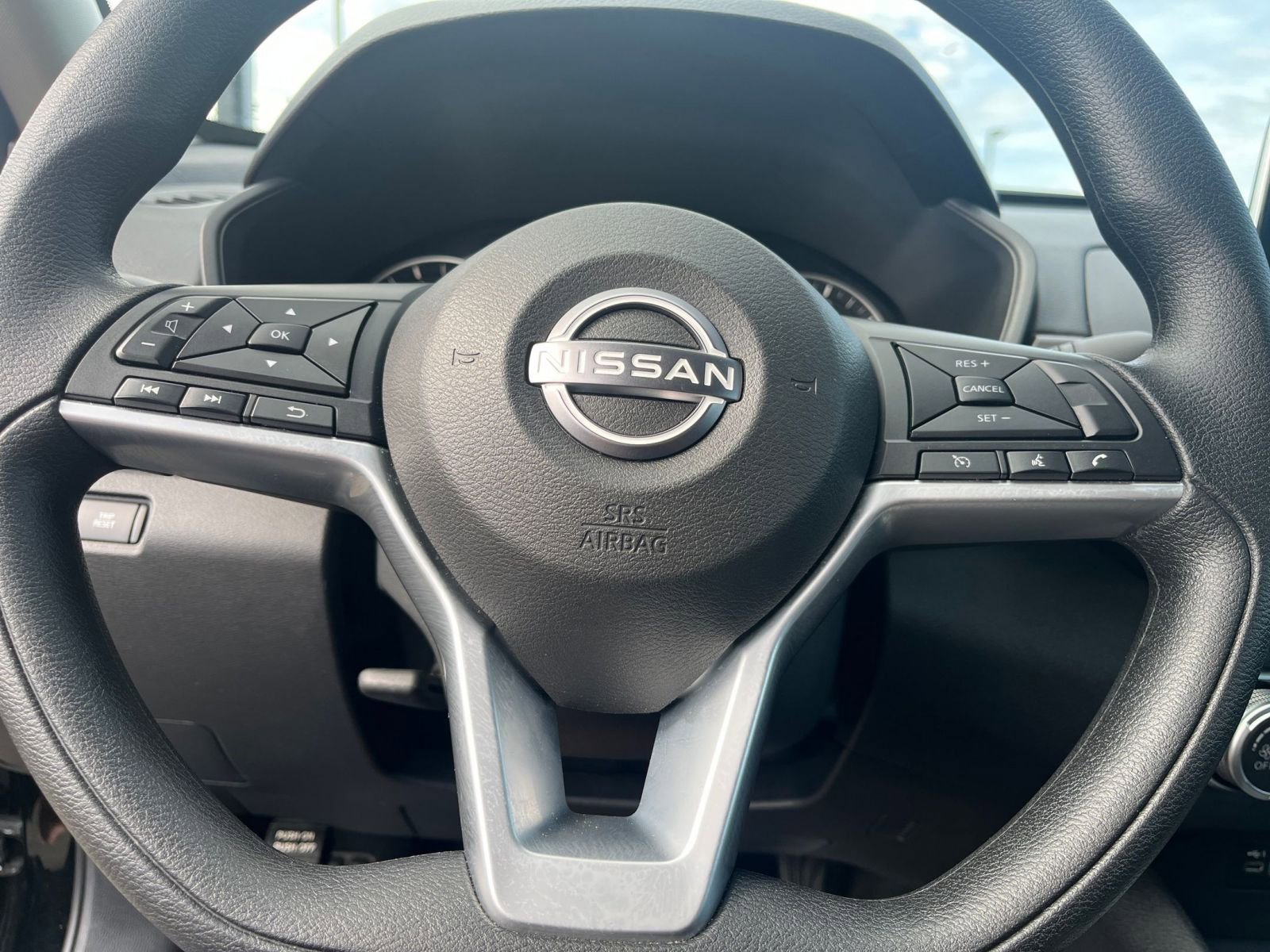Used 2025 Nissan Altima 2.5 SV FWD image 29