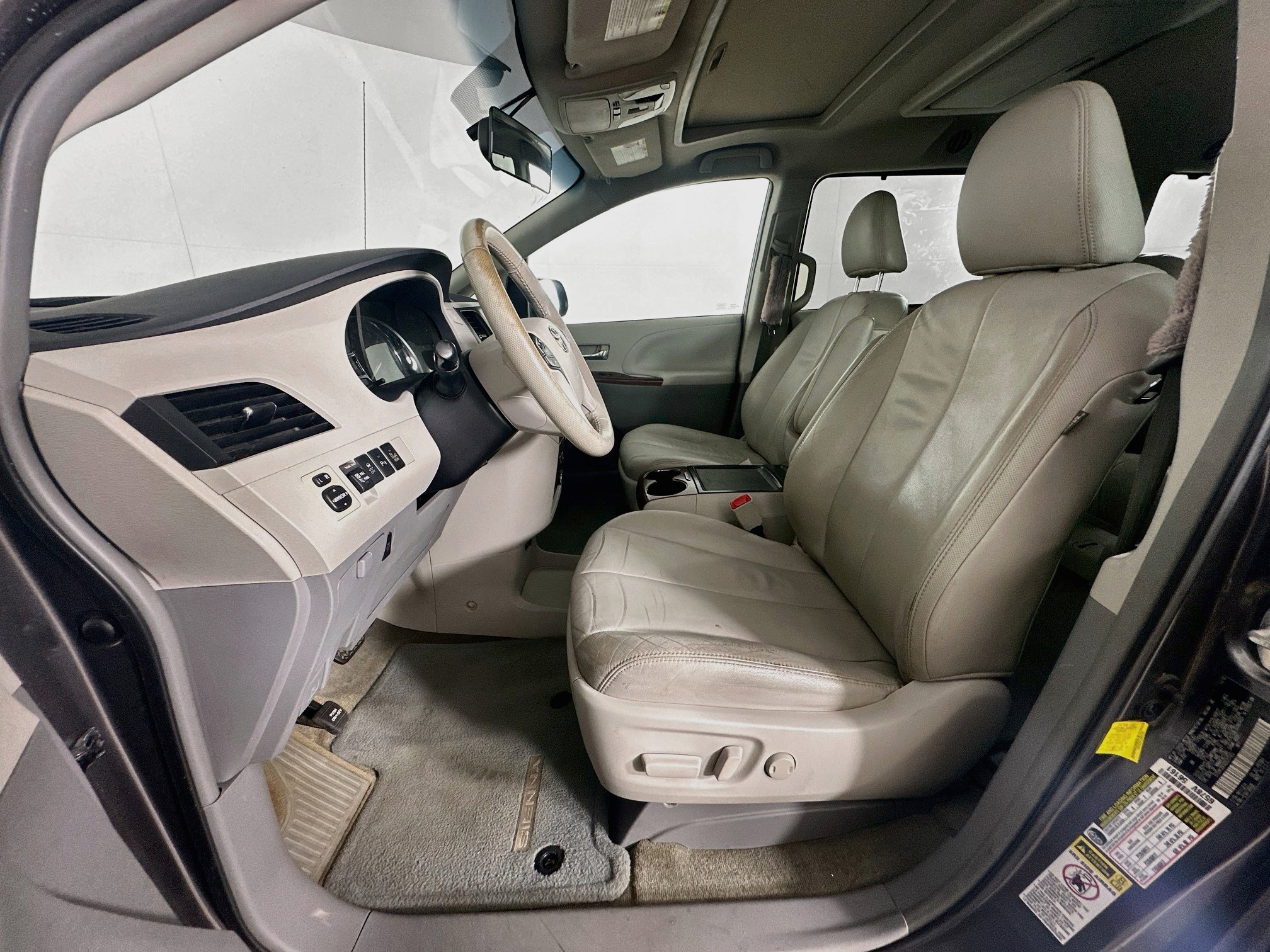 Used 2013 Toyota Sienna XLE FWD image 13