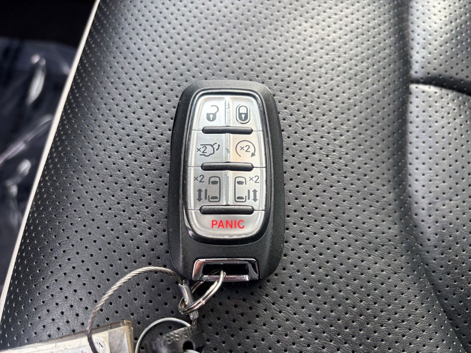 Used 2025 Chrysler Pacifica Limited image 22