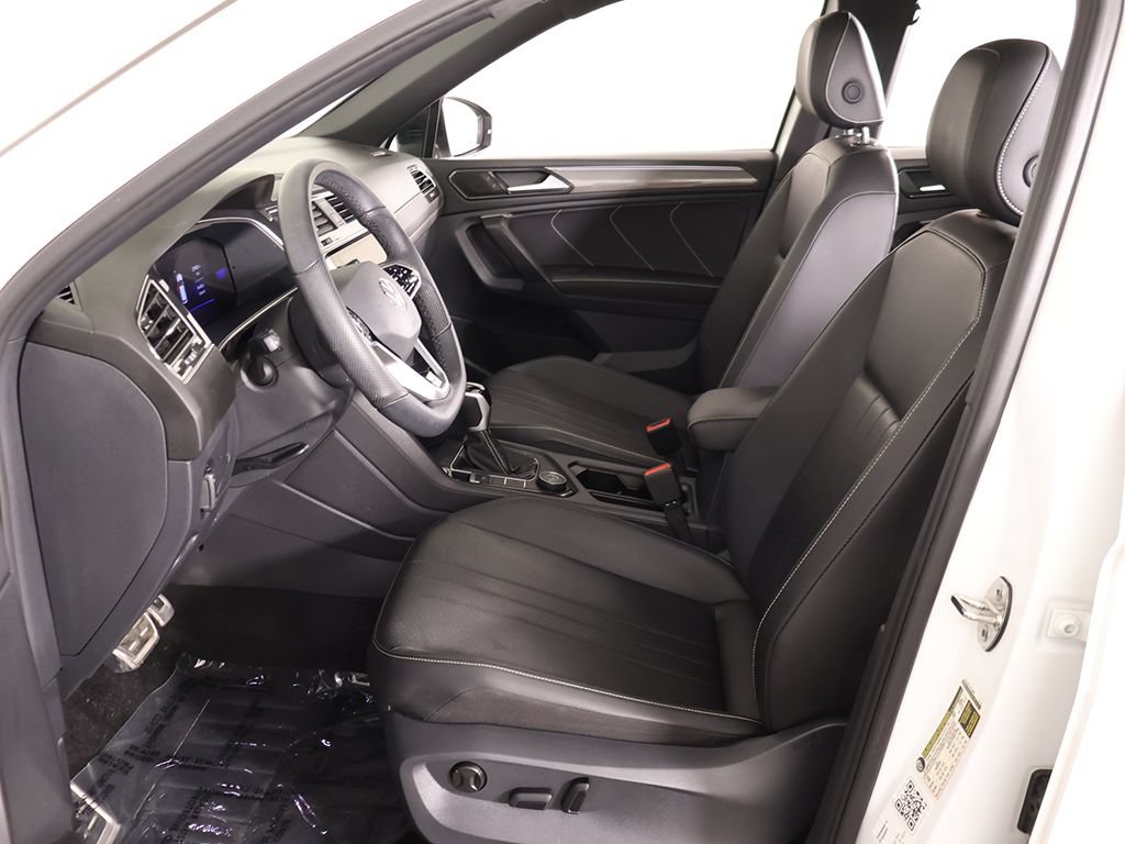 Used 2024 Volkswagen Tiguan SE R-Line AWD/4WD image 32