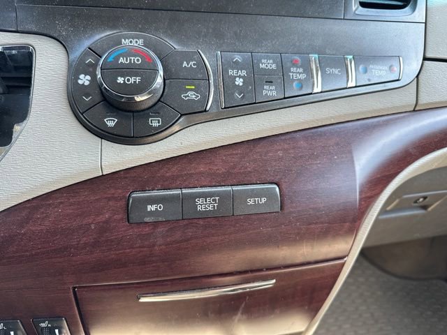 Used 2013 Toyota Sienna XLE FWD image 33