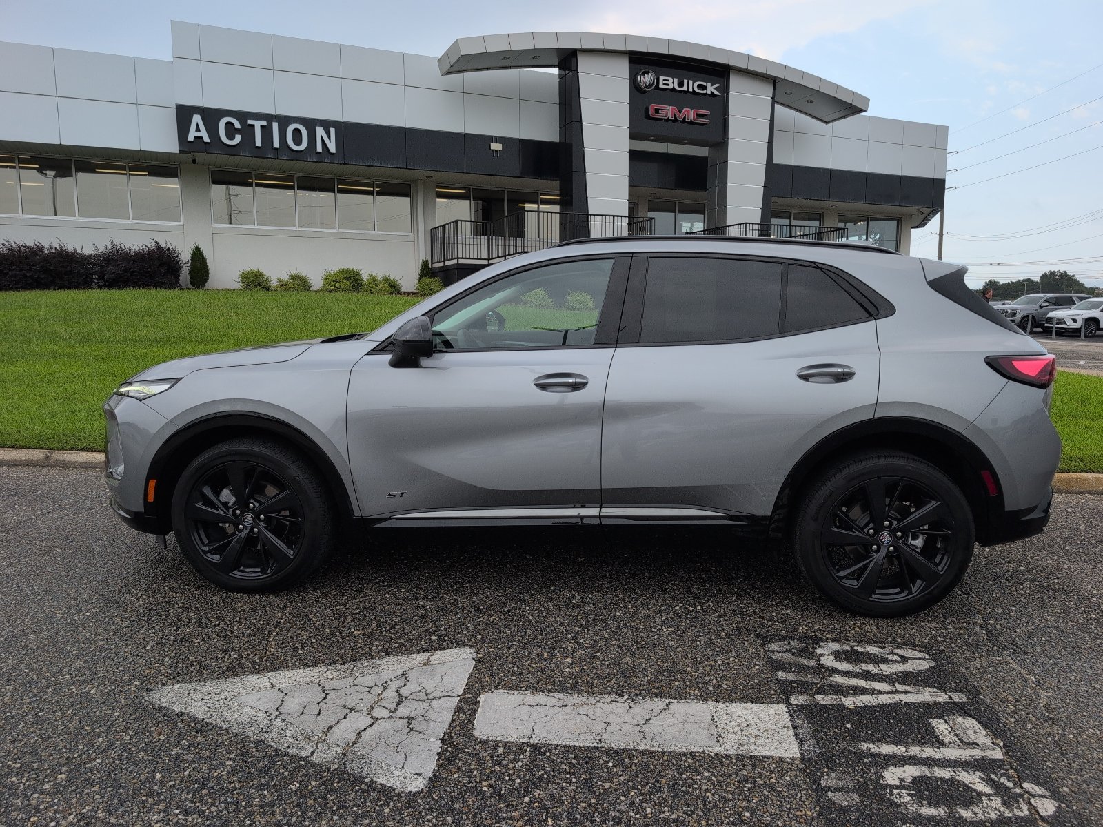 Used 2025 Buick Envision Sport Touring AWD/4WD image 2