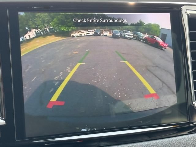 Used 2023 Chrysler Pacifica Touring-L FWD image 16