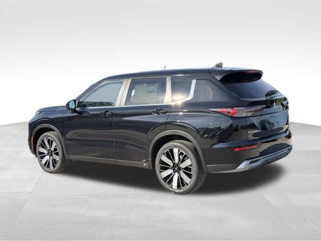 New 2026 Mitsubishi Outlander SE FWD image 3