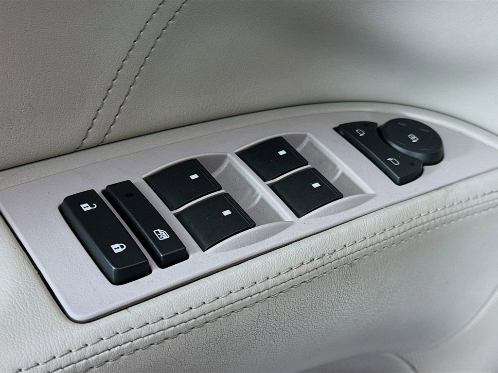 Used 2010 Buick Lucerne CXL FWD image 16