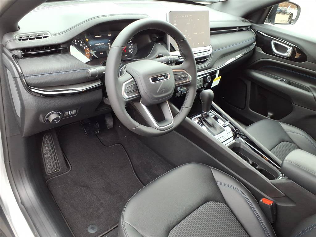 Used 2026 Jeep Compass Latitude AWD/4WD image 3